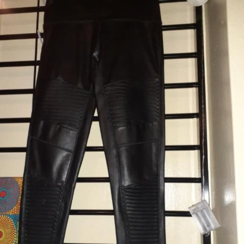 size Medium black vegan leather skinny leggings